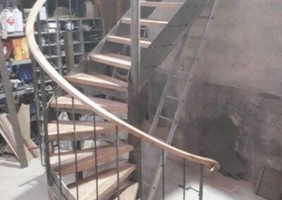 Escalier sur mesure en bois et métal quart tournant