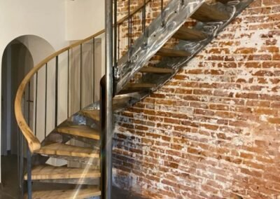 Escalier sur mesure en bois et métal quart tournant